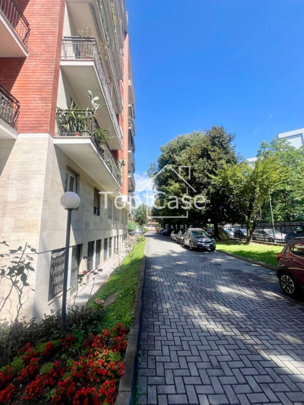 VENDESI TRILOCALE Affori centro, Via Palmaria 4