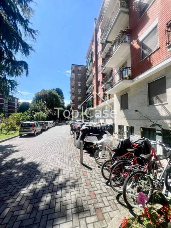 VENDESI TRILOCALE Affori centro, Via Palmaria 4