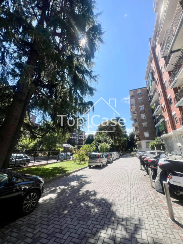 VENDESI TRILOCALE Affori centro, Via Palmaria 4